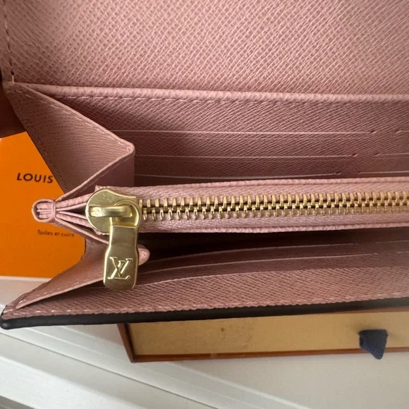 Louis Vuitton Sarah Wallet Rose - Picture 4 of 10